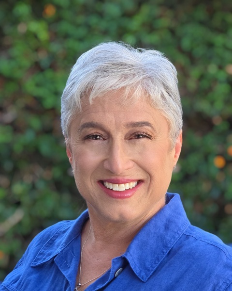 Portrait of professional organizer and author Donna Barwald, smiling warmly.